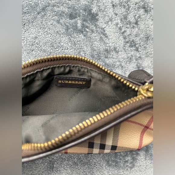 Burberry - Picture 3 of 3